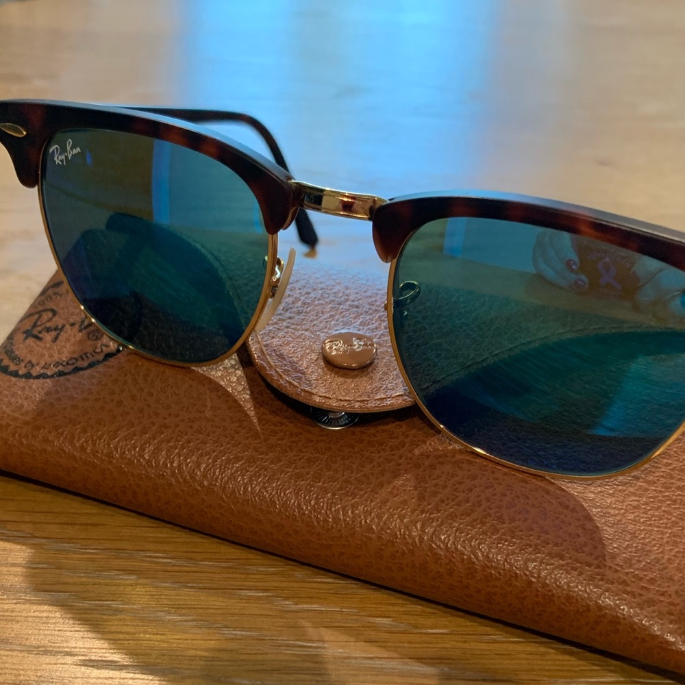 Ray ban iconic style sunglasses. Super cool